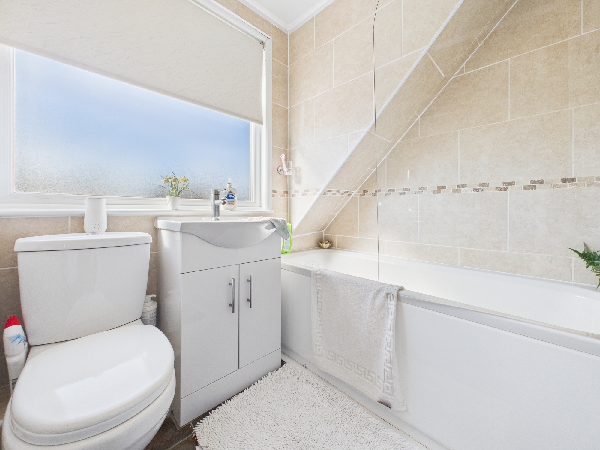 Rutter Green estate agents providing residential and commercial property sales, lettings, and property auction services.